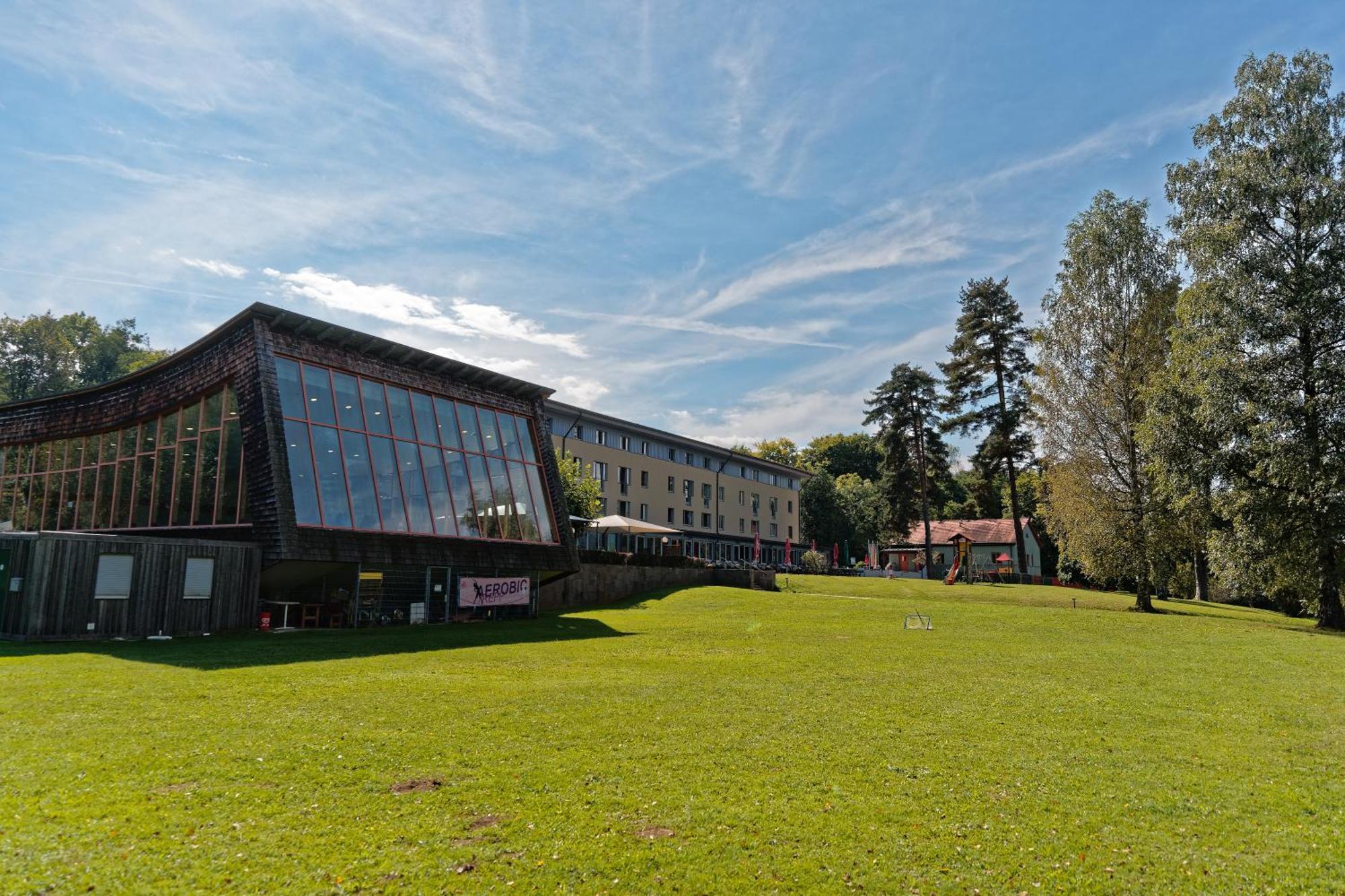 Jugend- Und Familiengaestehaus Cap Woerth *